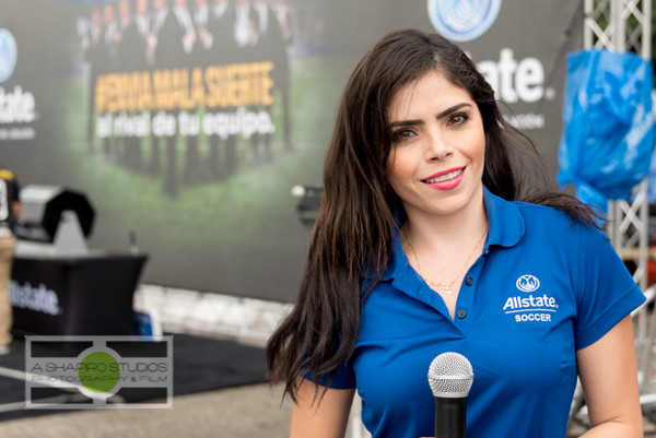 Television host and personality Yarel Ramos kept the crowd excited and interested, even through the rain during the Futbol Fiesta pre-game. Houston Event Photography ©2015 Ari Shapiro - AShapiroStudios.com